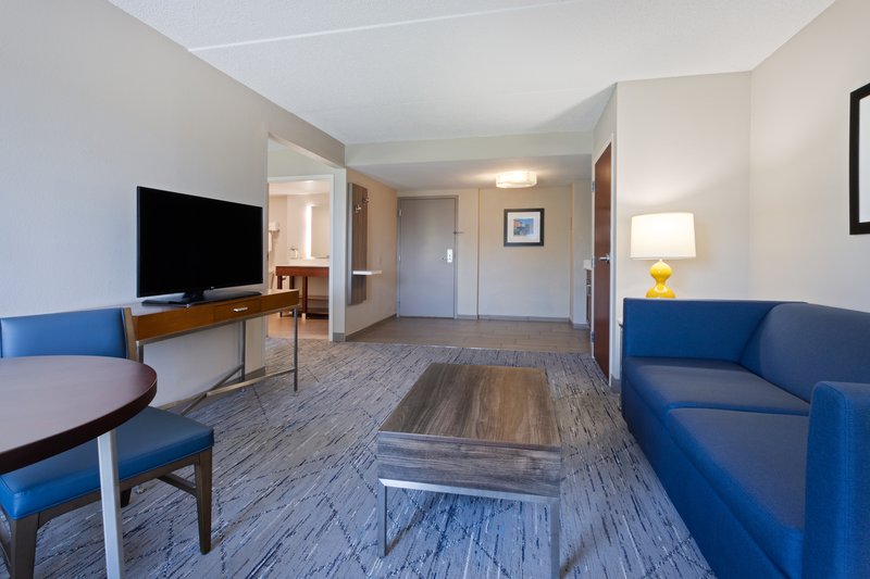 Holiday Inn Express and Suites Cincinnati Riverfront