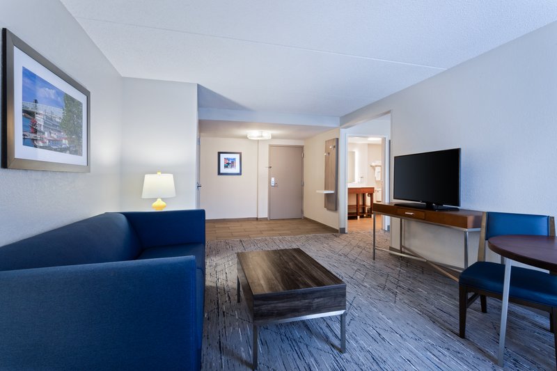Holiday Inn Express and Suites Cincinnati Riverfront