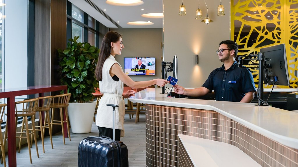 Holiday Inn Express Sydney Macquarie Park by Ihg, an IHG Hotel - Be greeted by our friendly reception staff