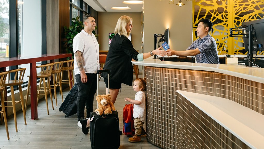 Holiday Inn Express Sydney Macquarie Park by Ihg, an IHG Hotel - Check-in seamlessly with our friendly reception staff 