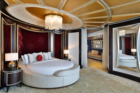 King size bedroom at Abu Dhabi suite