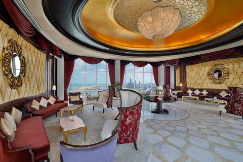 AUH suite Grand Majlis, Floor-to-ceiling views