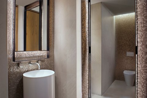 Suite Powder Room