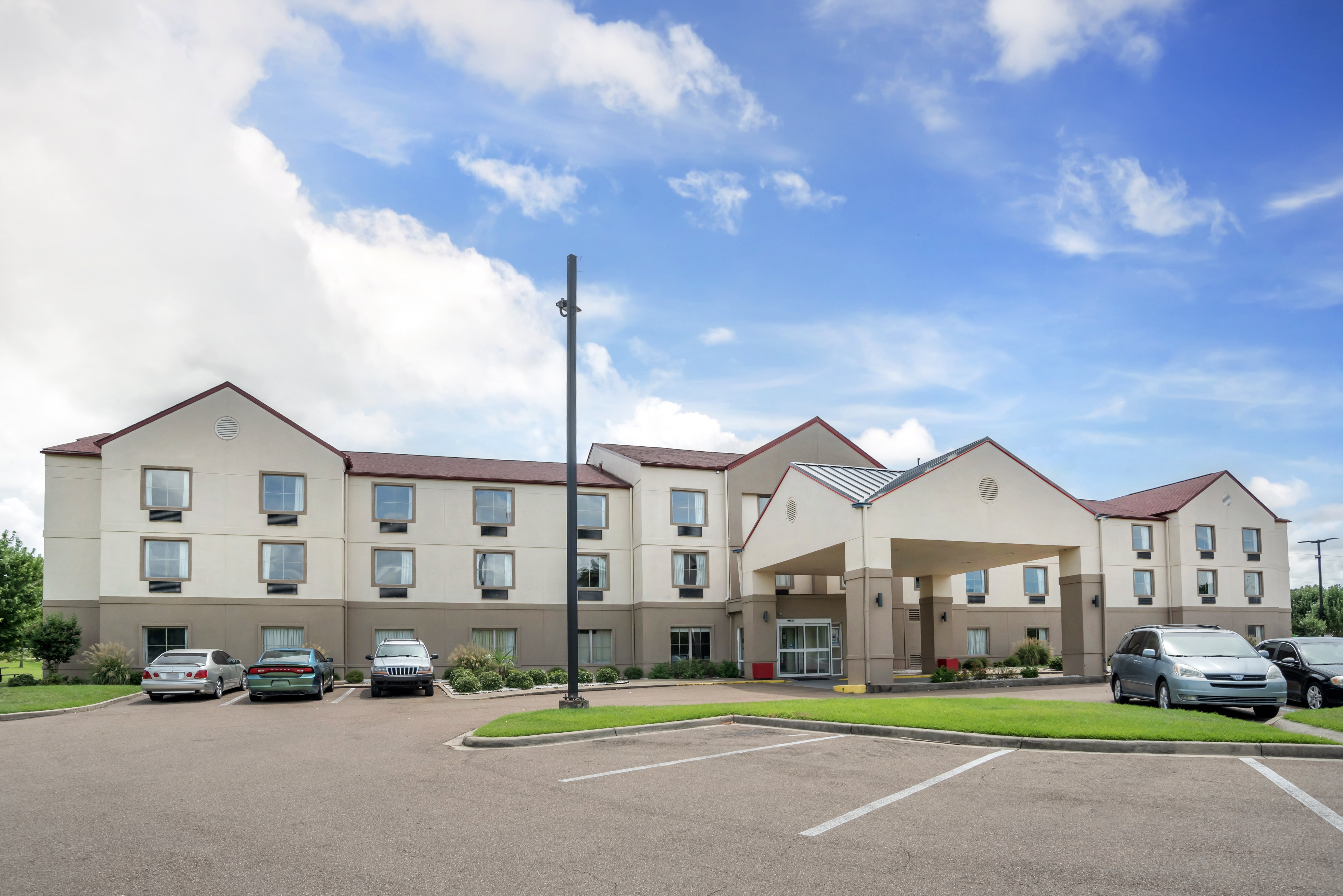 Red Roof PLUS+ & Suites Vicksburg