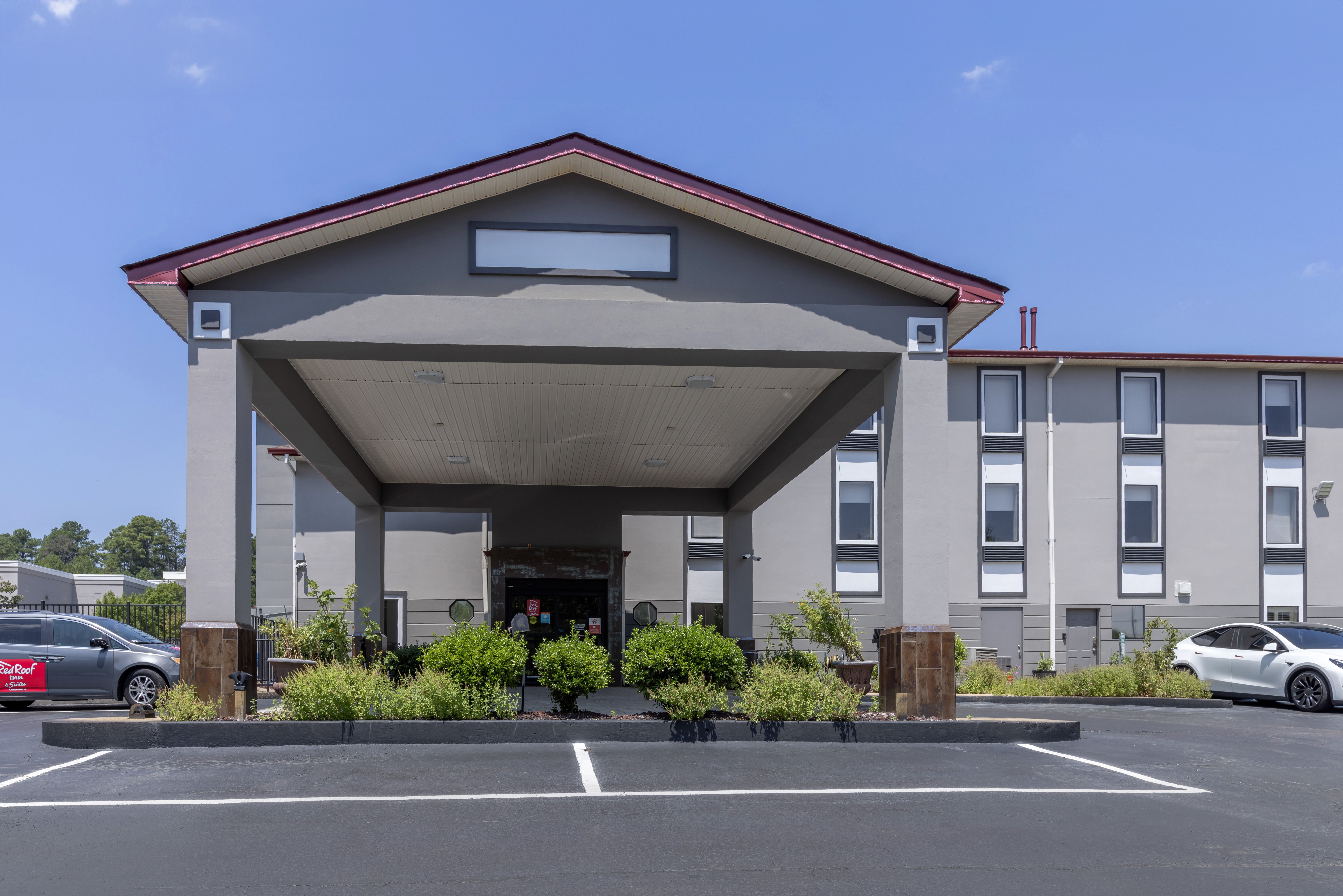 Red Roof Inn & Suites Clinton