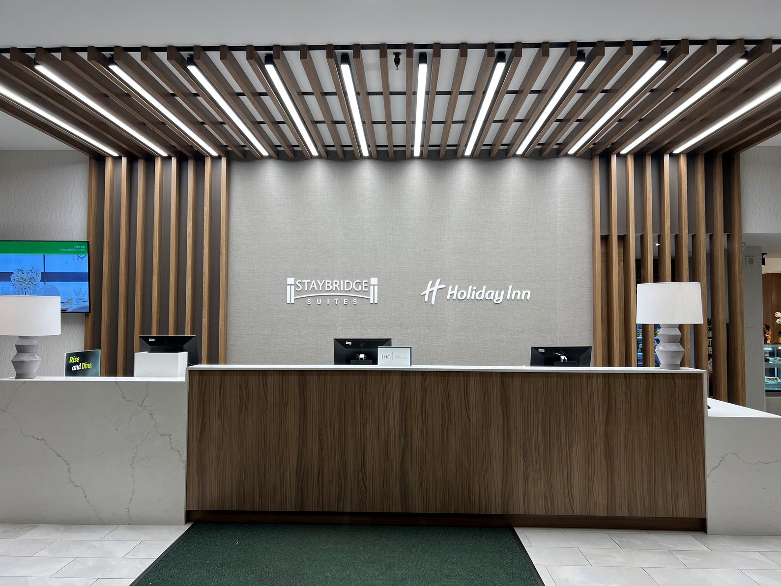 Welcome to the Holiday Inn & Suites Parkway Conference Centre