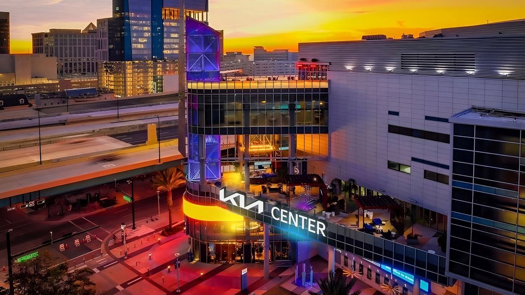 Only minutes from our hotel, Kia Center is buzzing with energy.
