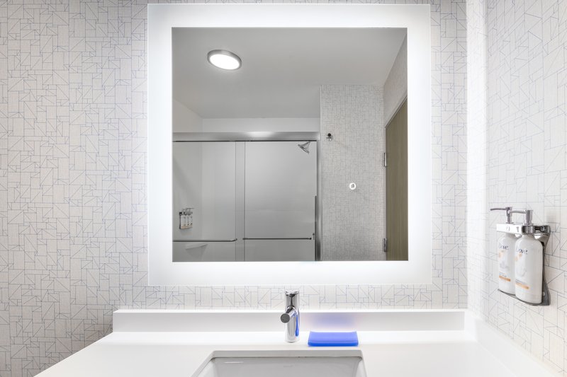Holiday Inn Express and Suites Phoenix East – Gilbert
