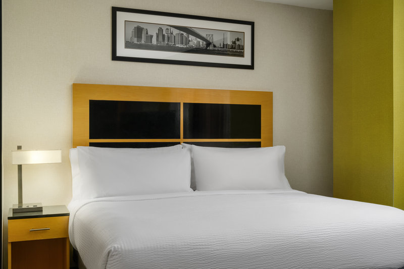 HOLIDAY INN EXP NYC CHELSEA