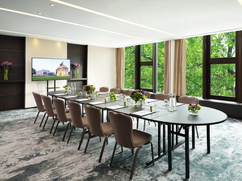 Host your next meeting in one of our bright central London rooms.