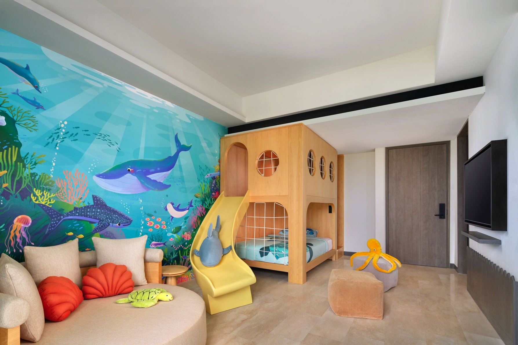 Lampung Marriott Resort & Spa Room Type - Family room, Bedroom 1: 1 King, Bedroom 2: Twin, Ocean facing view, Tub, Balcony