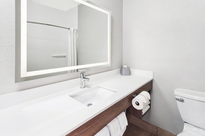 HOLIDAY INN EXPRESS BROOK PARK