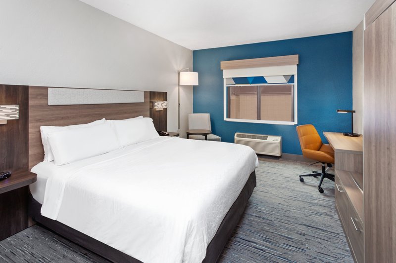 HOLIDAY INN EXPRESS BROOK PARK