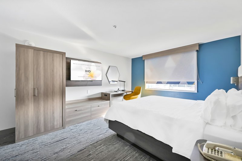 KING BED ROOM WITH SOFA BED NONSMOKING