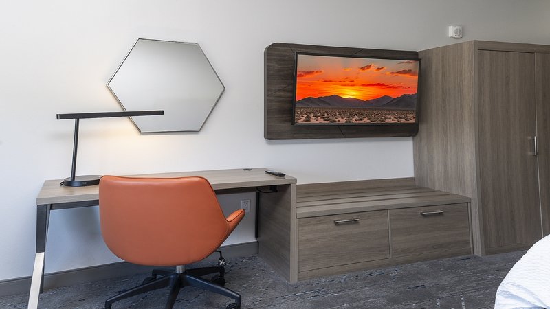 Holiday Inn Express and Suites Ridgecrest – China Lake