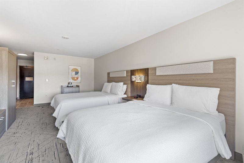 TWO QUEEN BEDS NONSMOKING