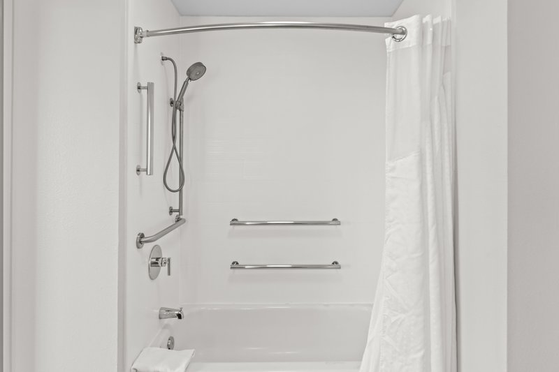 KING MOBILITY ACCESSIBLE TUB NONSMOKING