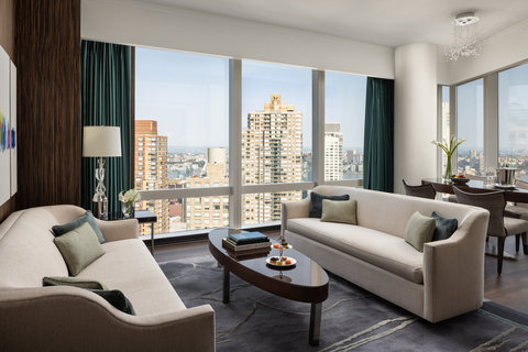 New York Hudson River View Suite Living Room