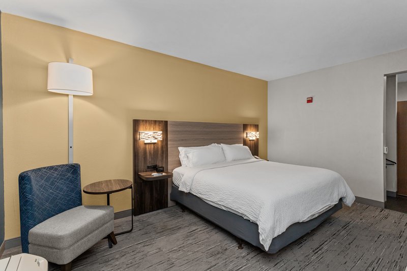 HOLIDAY INN EXPRESS CROCKETT