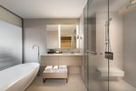 M Club, Executive lounge access, Larger Guest room, 1 King, City view