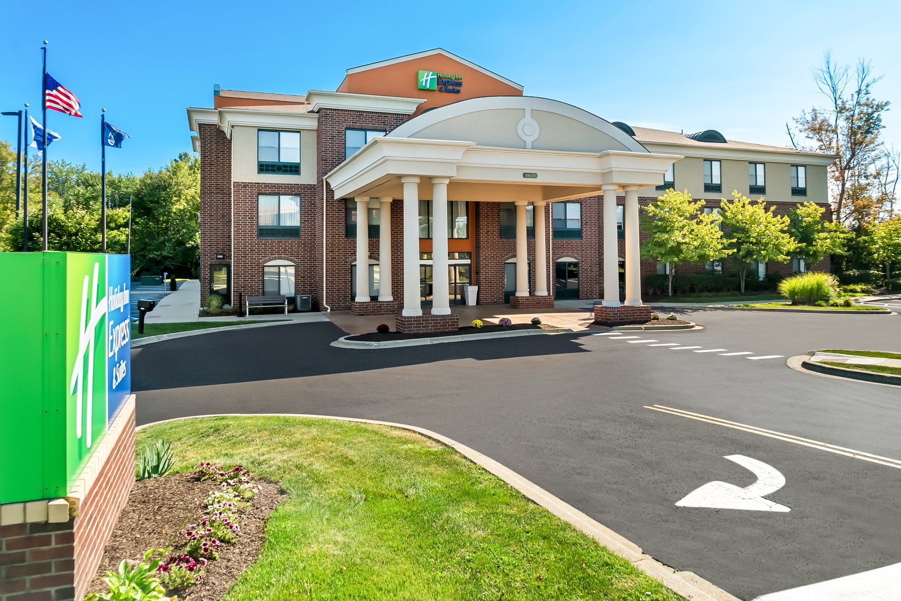 Welcome to the Holiday Inn Express Detroit Novi