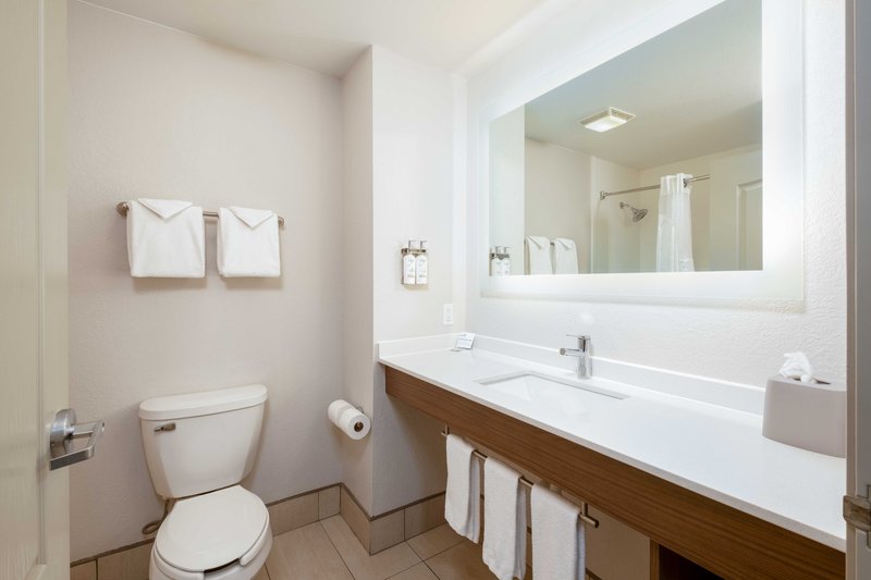 HOLIDAY INN EXP STES CARLSBAD