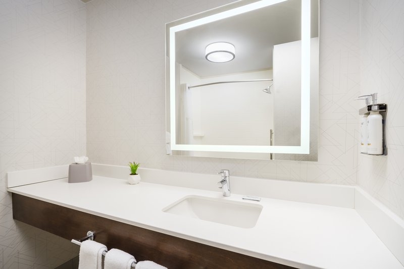 HOLIDAY INN EXP IRONDEQUOIT