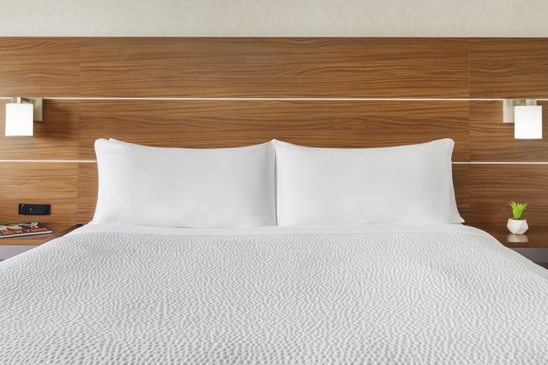 HOLIDAY INN EXP IRONDEQUOIT