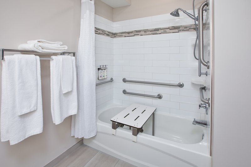 KING MOBILITY ACCESSIBLE TUB NONSMOKING