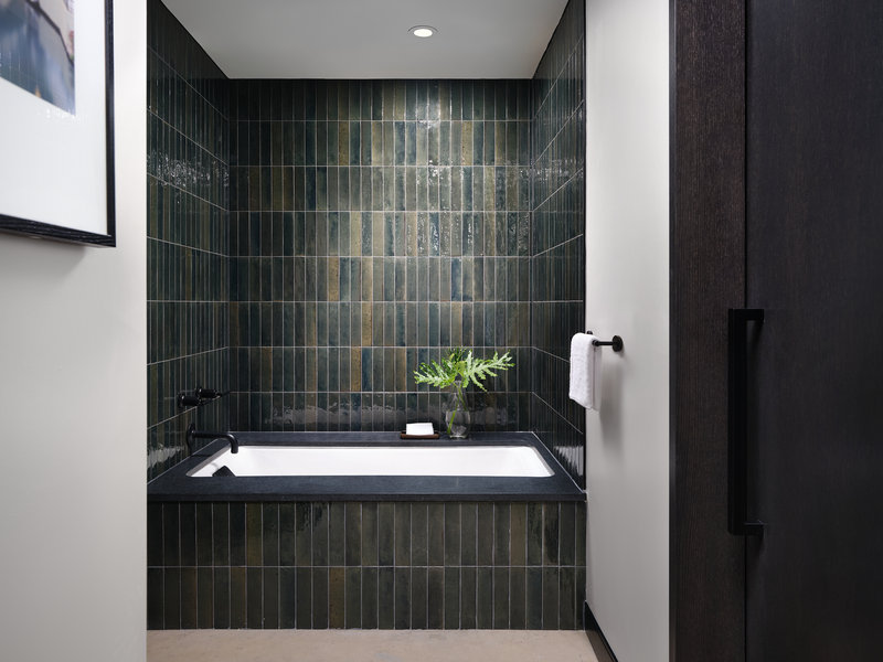 1 California King Premium Spa