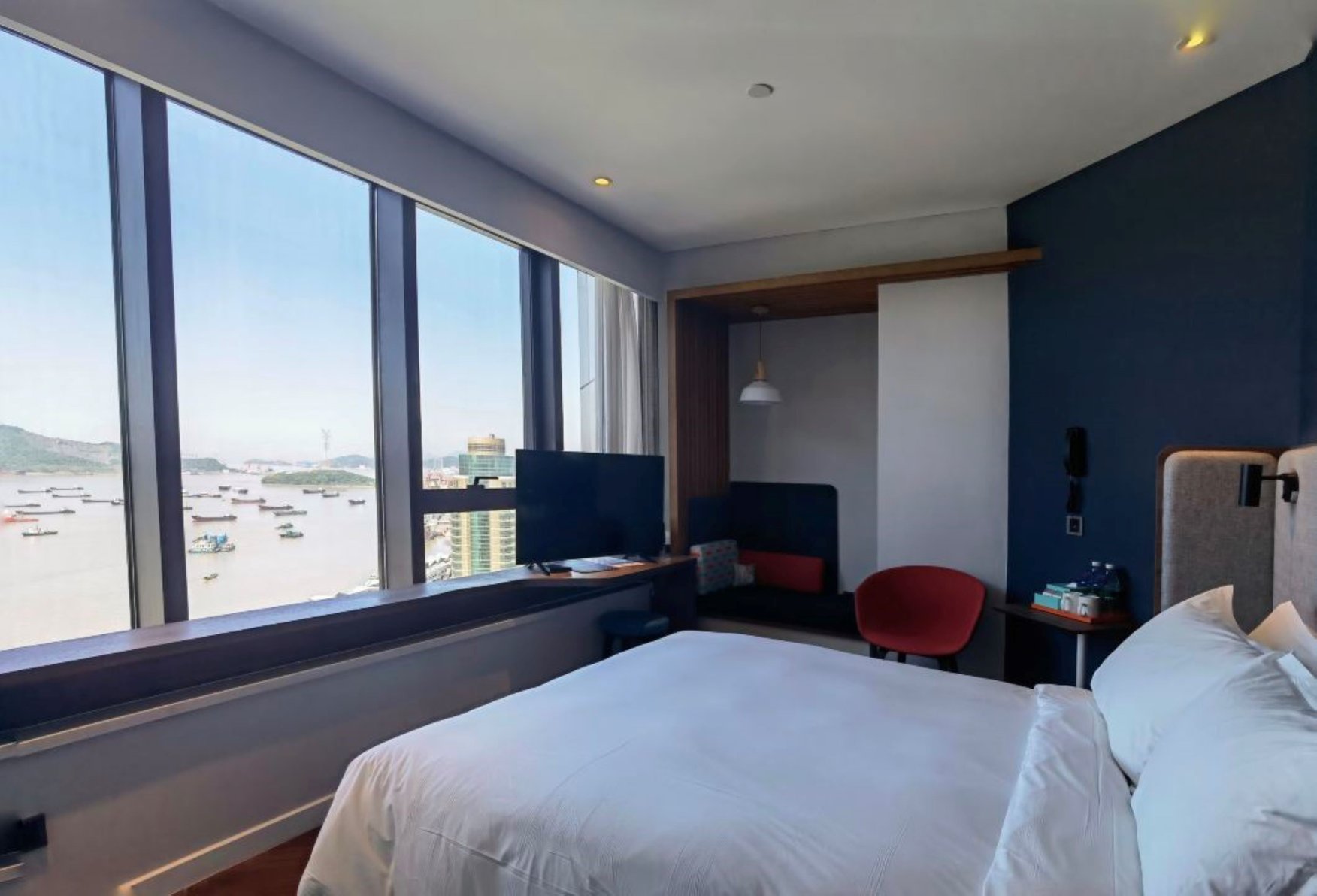 Holiday Inn Express Zhoushan Dinghai Room Type - 1 Queen Standard Ocean View