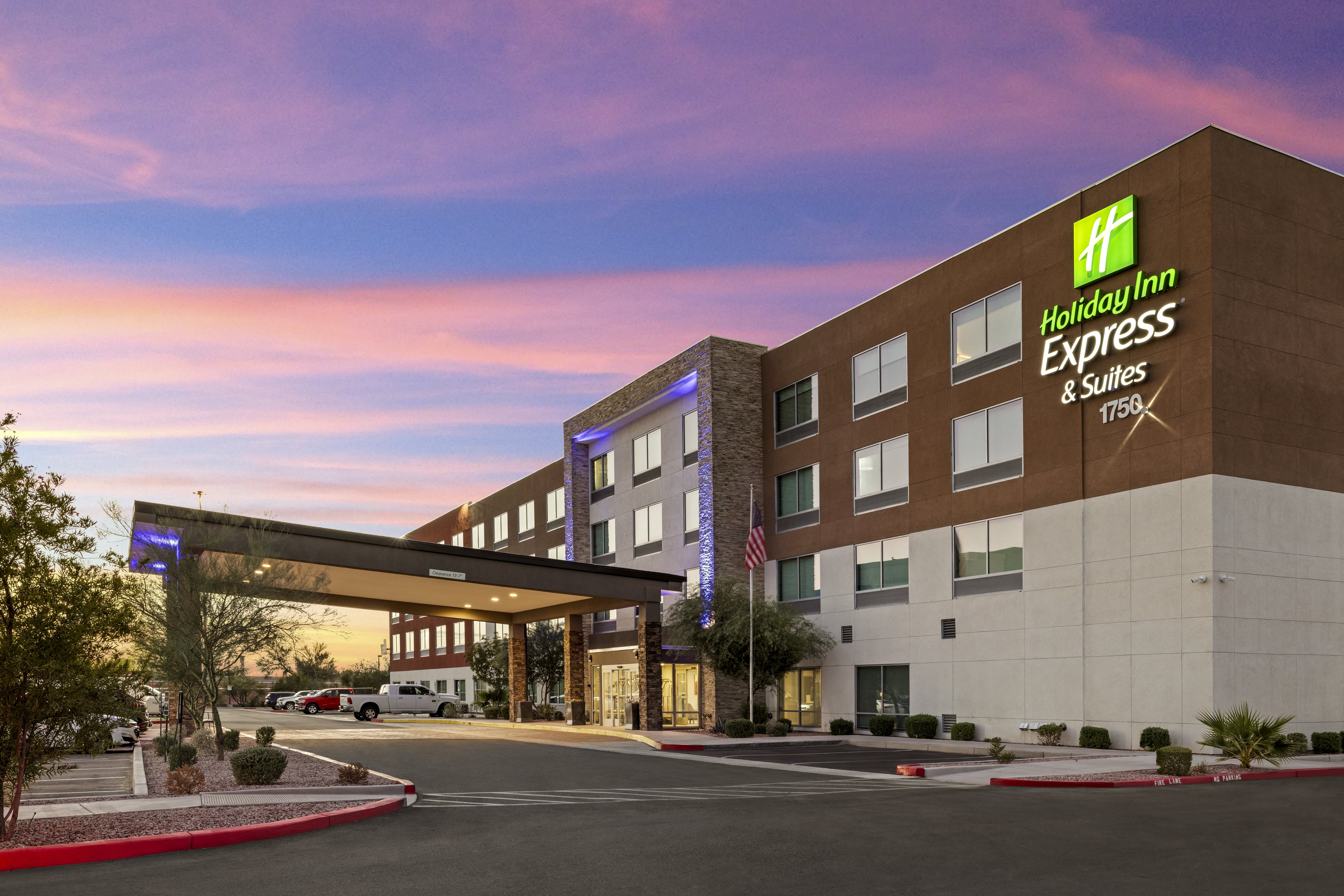 Holiday Inn Express-Suites Phoenix West