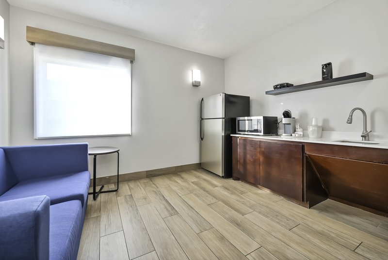 HOLIDAY INN EXPRESS PALESTINE