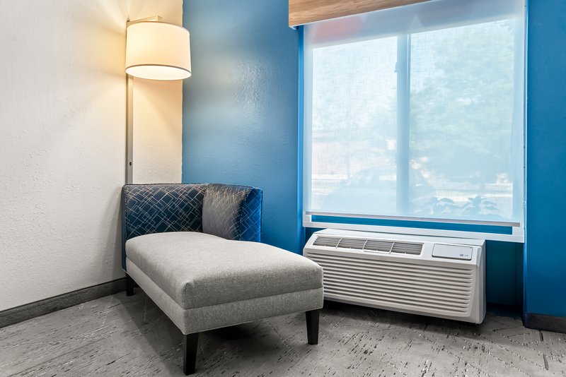 HOLIDAY INN EXP STES NOVI
