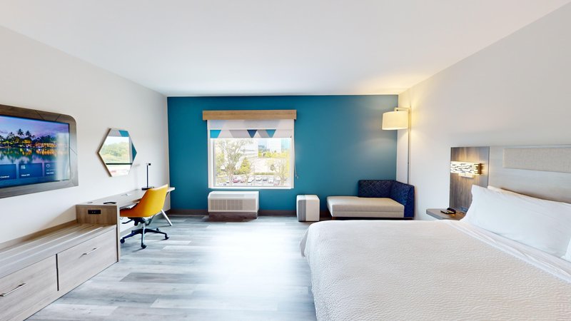 Holiday Inn Express and Suites Chicago Schaumburg