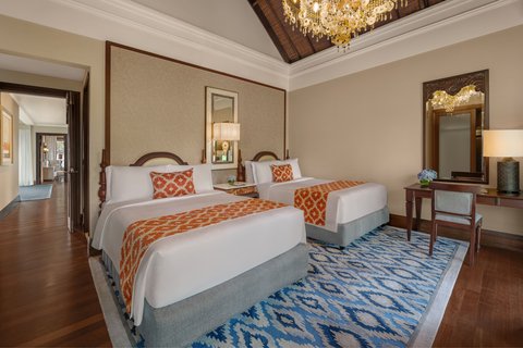 Three-Bedroom Strand Residence Twin Bedroom