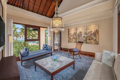 Three-Bedroom Strand Residence Livingroom 2nd