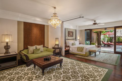 One-Bedroom Pool Suite King Bedroom
