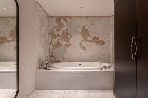 JW Marriott Los Angeles Chairman Suite Bath w Tub