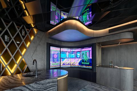 Extreme Wow Suite Bedroom