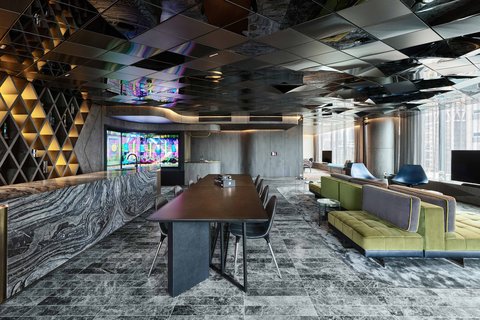 Extreme Wow Suite Living Room