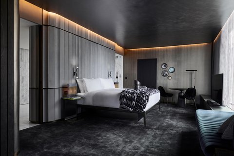 Extreme Wow Suite Bedroom