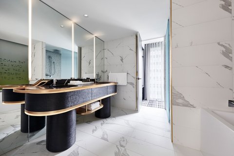 Spectacular Studio Bathroom