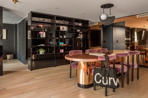 Penthouse suite II curves pop up