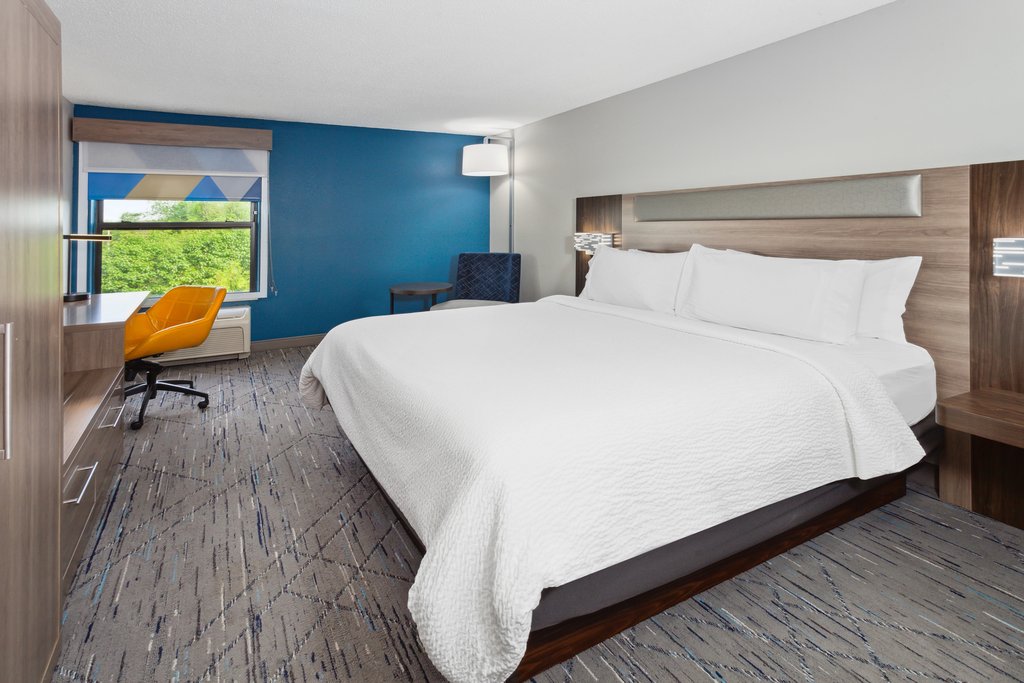 Holiday Inn Express Fremont by IHG Room Type - Standard King Room with Mobility Accessible Tub Holiday Inn Express Fremont by IHG Room Type - Standard King Room with Mobility Accessible Tub