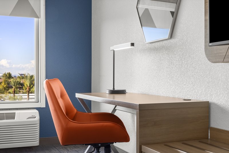 Holiday Inn Express and Suites Phoenix West – Tolleson