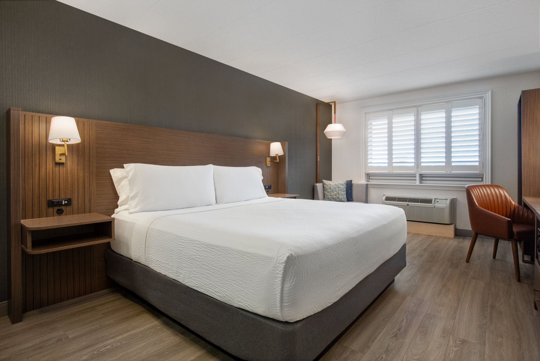 Holiday Inn & Suites ST. CATHARINES CONF CTR Room Type - 1 King Standard Mobil Access Roll Shwr