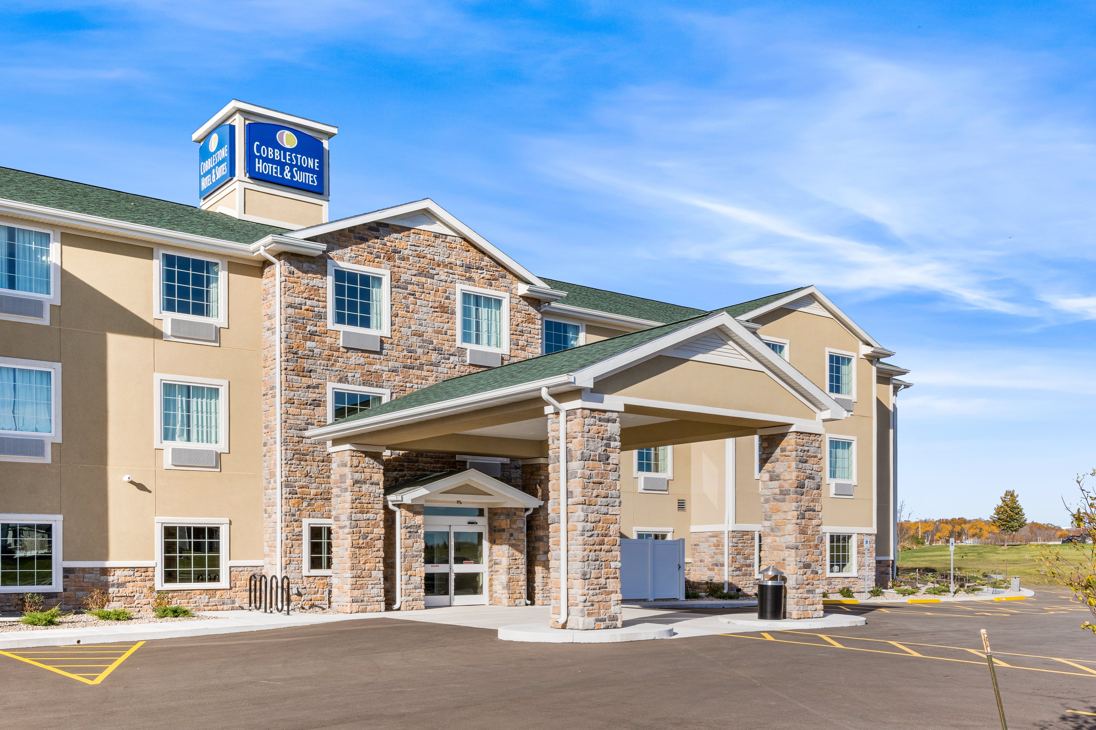 Cobblestone Hotel & Suites