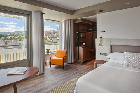 Studio Suite Corner Room