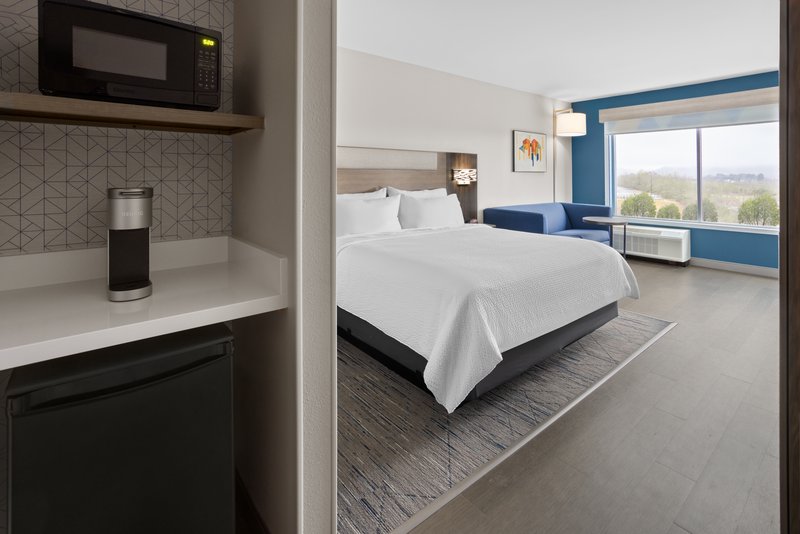 Holiday Inn Express and Suites Waynesboro East